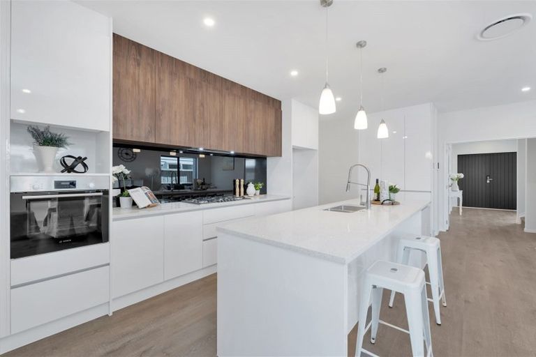 Photo of property in 48 Hikuawa Road, Flat Bush, Auckland, 2019