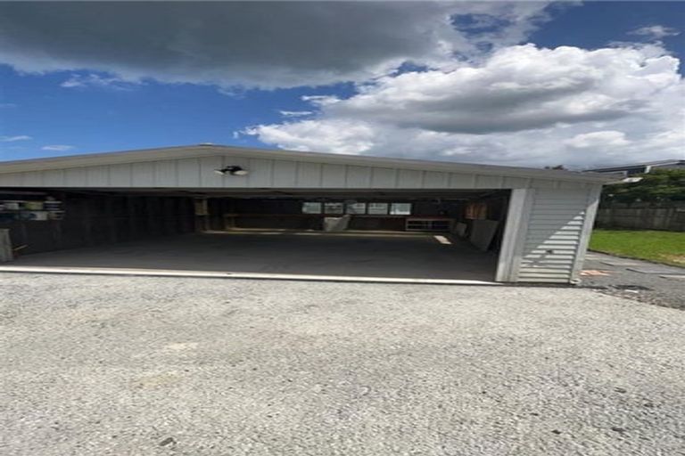 Photo of property in 6 Firle Place, Green Bay, Auckland, 0604