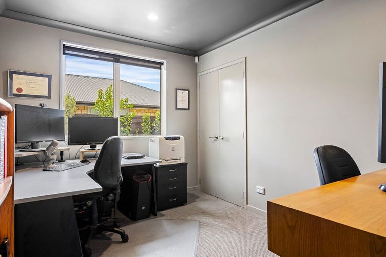 Photo of property in 17 Westpark Drive, Burnside, Christchurch, 8053