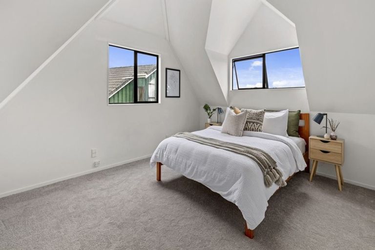 Photo of property in 2/56 Glencoe Road, Browns Bay, Auckland, 0630