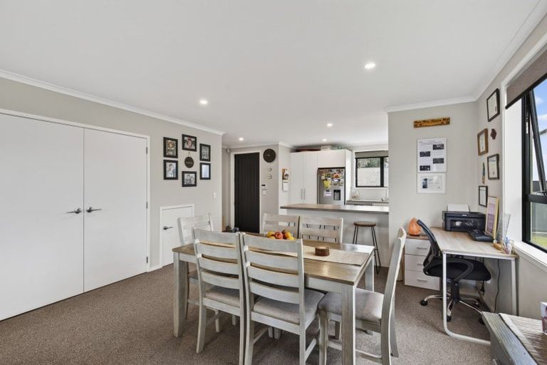 Photo of property in 15 Discovery Place, Marfell, New Plymouth, 4310