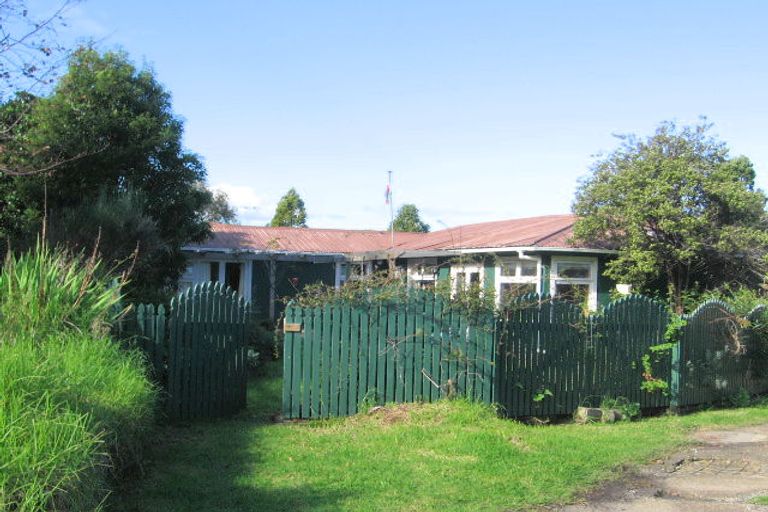 Photo of property in 98 Kauri Point Road, Laingholm, Auckland, 0604