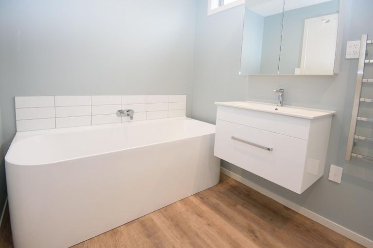 Photo of property in 50a Kahu Road, Paremata, Porirua, 5024