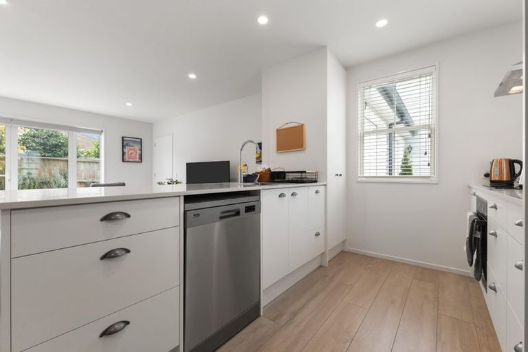 Photo of property in 2/24 Devon Street, Sydenham, Christchurch, 8023