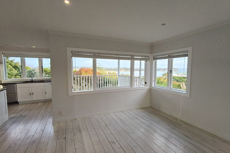 Photo of property in 12 Tindalls Bay Road, Tindalls Beach, Whangaparaoa, 0930