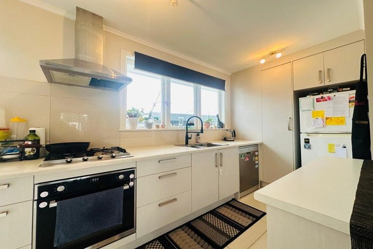 Photo of property in 25 Larnoch Road, Henderson, Auckland, 0610