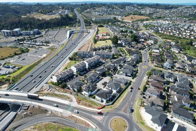 Photo of property in 109 Medallion Drive, Oteha, Auckland, 0632