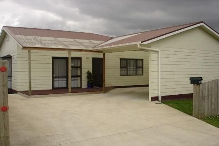 Photo of property in 2 Glucina Place, Glen Eden, Auckland, 0602