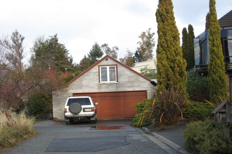Photo of property in 8 Thorn Crescent, Fernhill, Queenstown, 9300