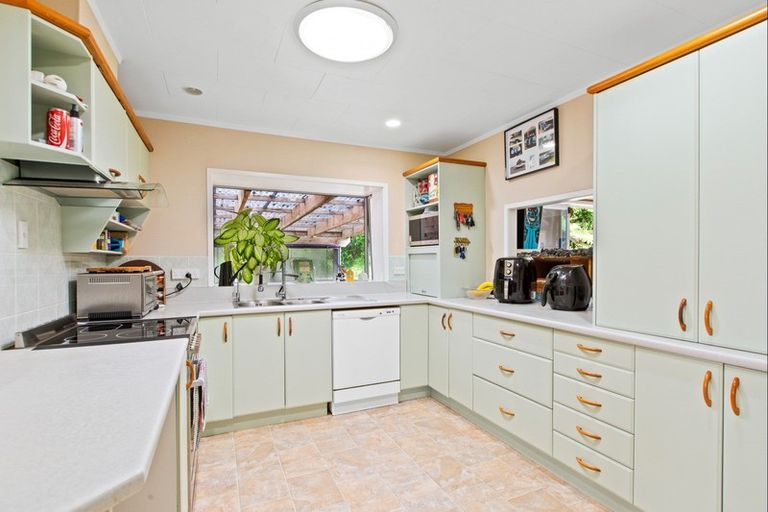 Photo of property in 20 Edgewater Grove, Orewa, 0931