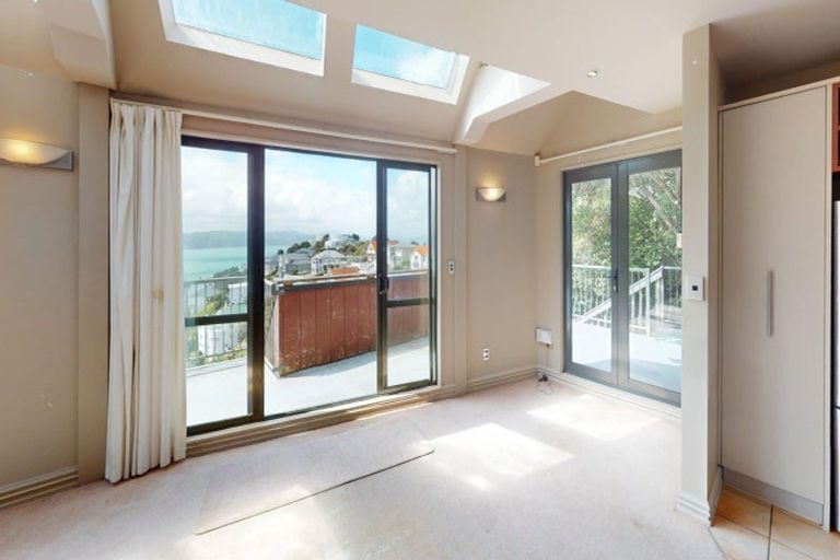 Photo of property in 14 Palliser Road, Roseneath, Wellington, 6011