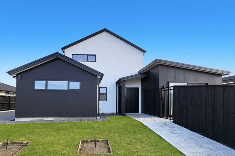 Photo of property in 8 Phelan Place, Aidanfield, Christchurch, 8025