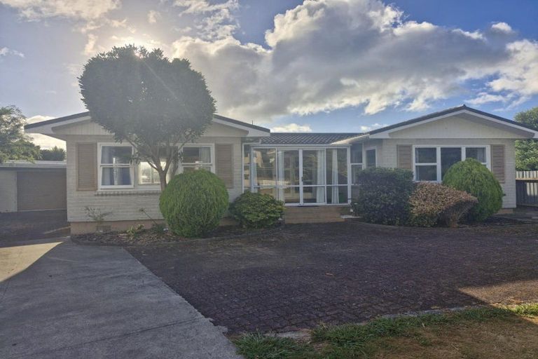 Photo of property in 11 Julian Place, Westown, New Plymouth, 4310