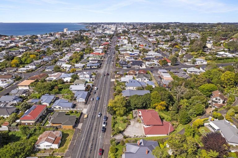 Photo of property in 333 Devon Street West, New Plymouth, 4310