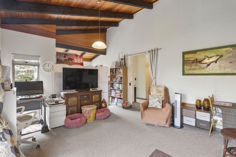 Photo of property in 15 Winara Avenue, Waikanae, 5036