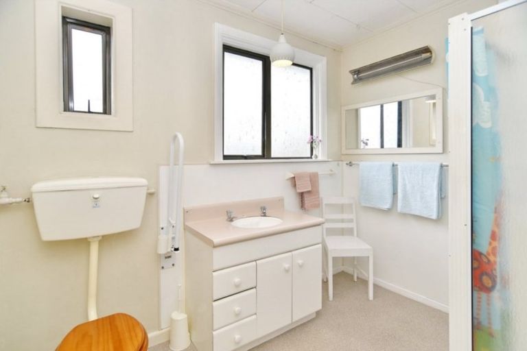 Photo of property in 72 Racecourse Road, Sockburn, Christchurch, 8042