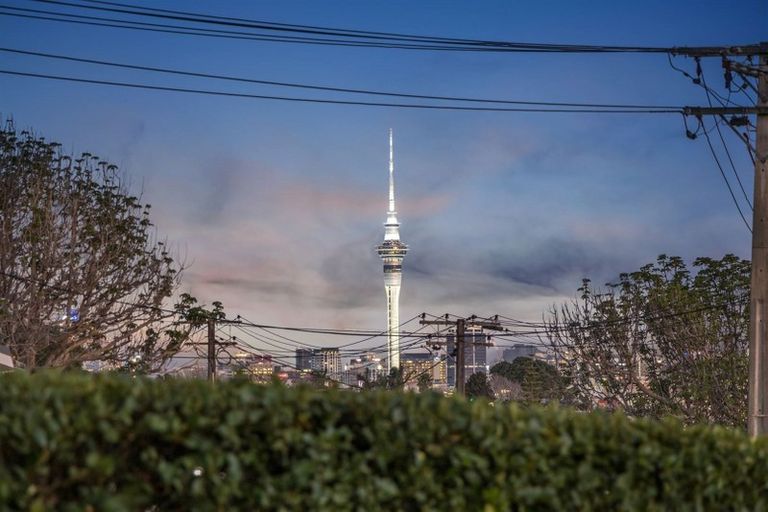 Photo of property in 26 Mariposa Crescent, Birkenhead, Auckland, 0626