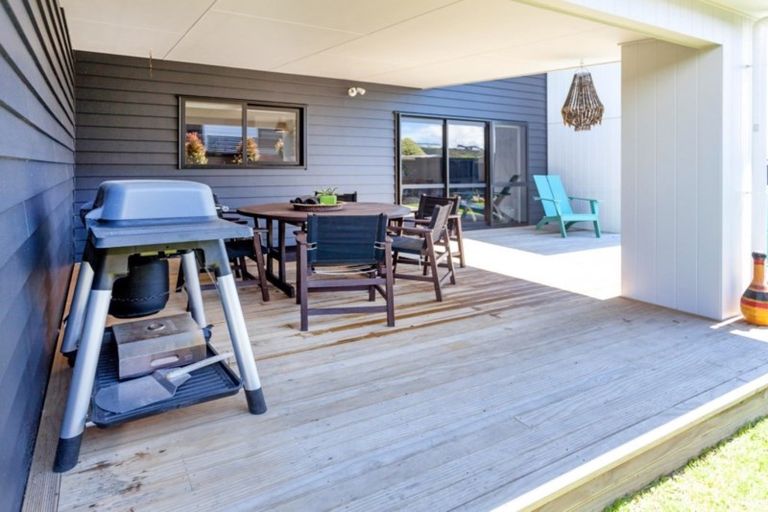 Photo of property in 18 Navigation Drive, Cooks Beach, Whitianga, 3591