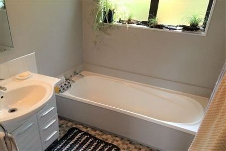 Photo of property in 29 Seagull Place, Whitby, Porirua, 5024