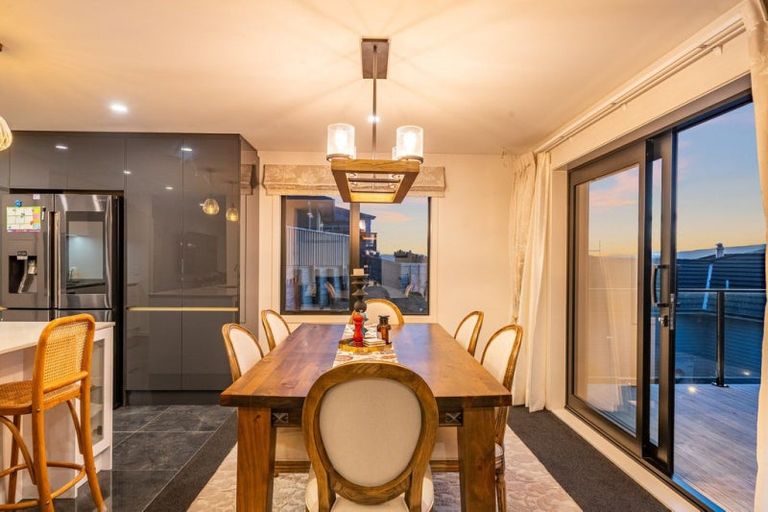 Photo of property in 3 Cirrus Close, Newlands, Wellington, 6037