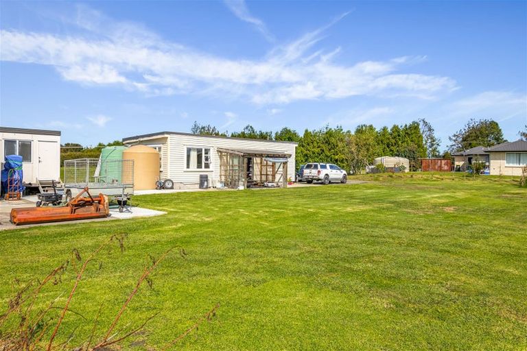 Photo of property in 773 Waitakere Road, Kumeu, 0891
