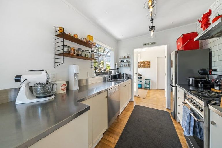 Photo of property in 2b Cherry Grove, Strathmore Park, Wellington, 6022