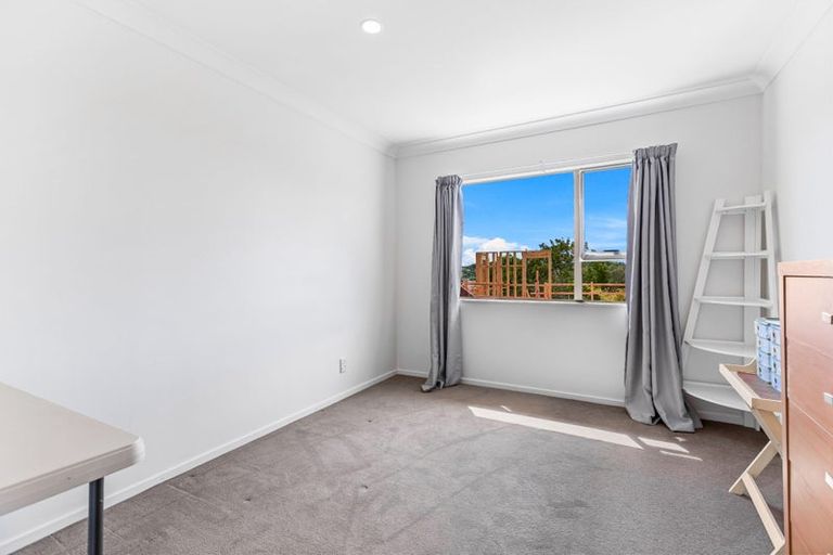 Photo of property in 35e Edmonton Road, Henderson, Auckland, 0612