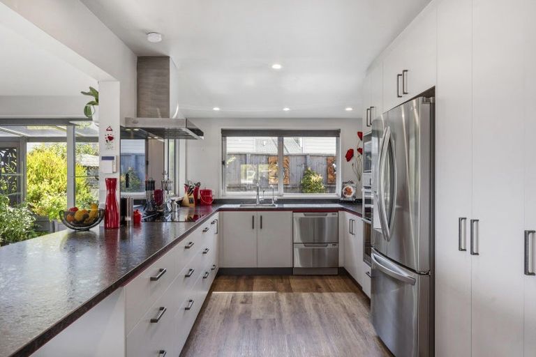 Photo of property in 31 Willow Avenue, Hannahs Bay, Rotorua, 3010