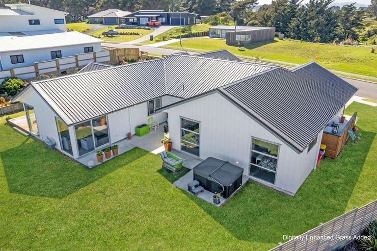 Photo of property in 20 Taonui Street, Waitarere Beach, Levin, 5510