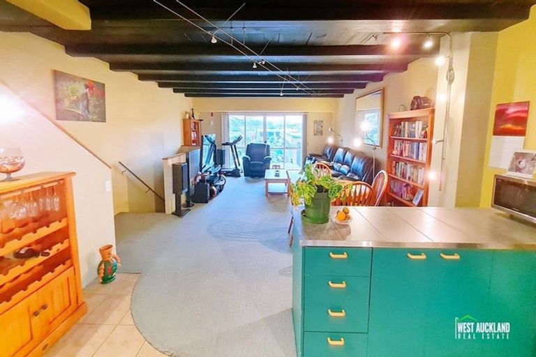 Photo of property in 12 Captain Scott Road, Glen Eden, Auckland, 0602