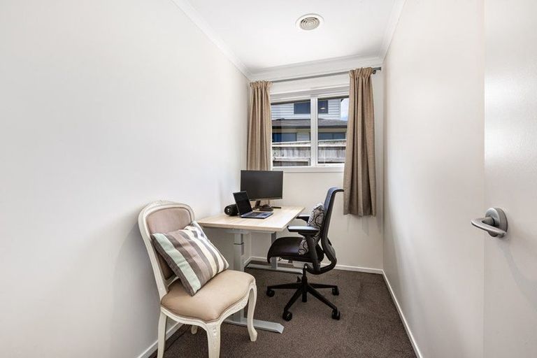 Photo of property in 9 Wairau Lane, Aotea, Porirua, 5024