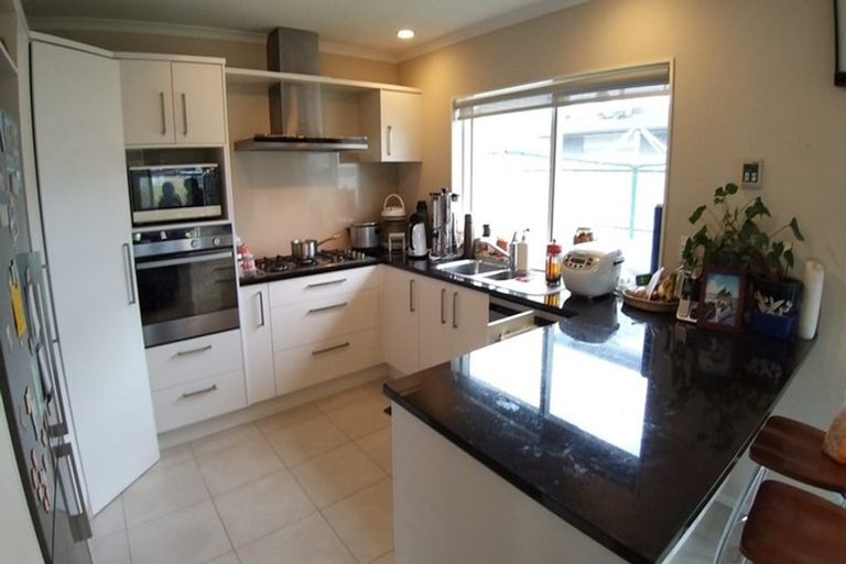 Photo of property in 2/18 Carriage Close, Northpark, Auckland, 2013