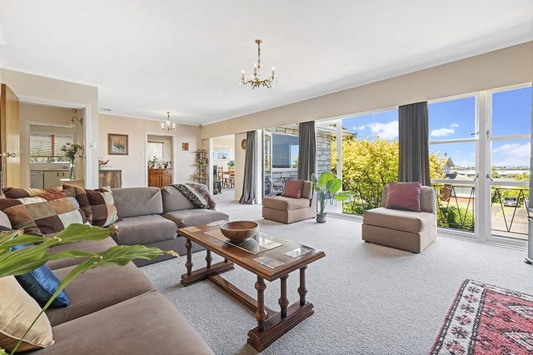 Photo of property in 23 Ellesmere Crescent, Pakuranga Heights, Auckland, 2010