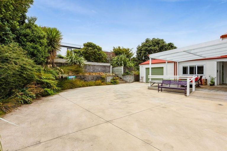 Photo of property in 4 Price Street, Westown, New Plymouth, 4310