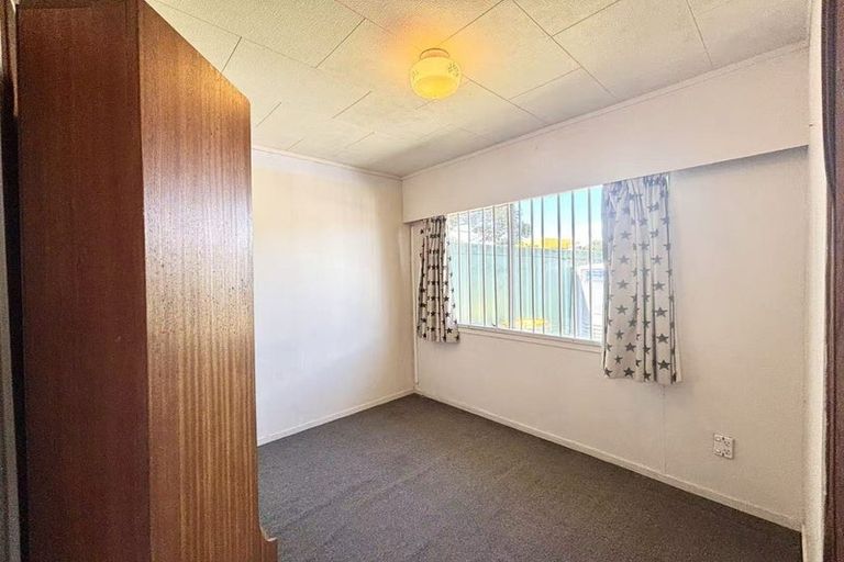 Photo of property in 190 Universal Drive, Henderson, Auckland, 0610