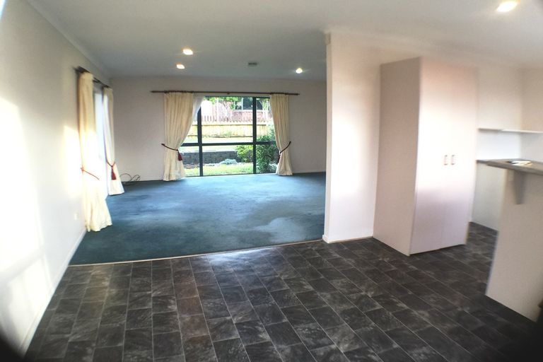 Photo of property in 21 Pitt Avenue, Clendon Park, Auckland, 2103