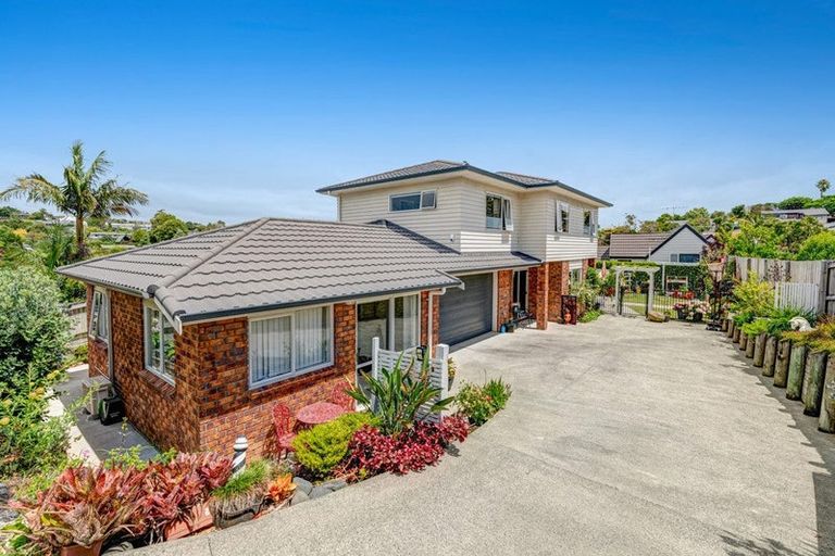 Photo of property in 13 Andre Rise, Stanmore Bay, Whangaparaoa, 0932
