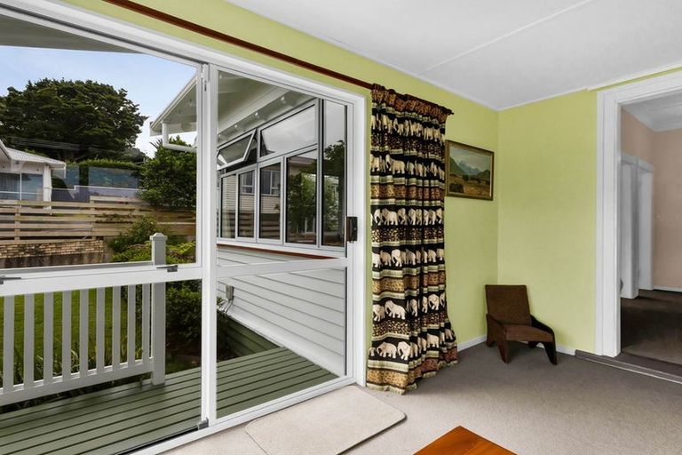 Photo of property in 4 Price Street, Westown, New Plymouth, 4310