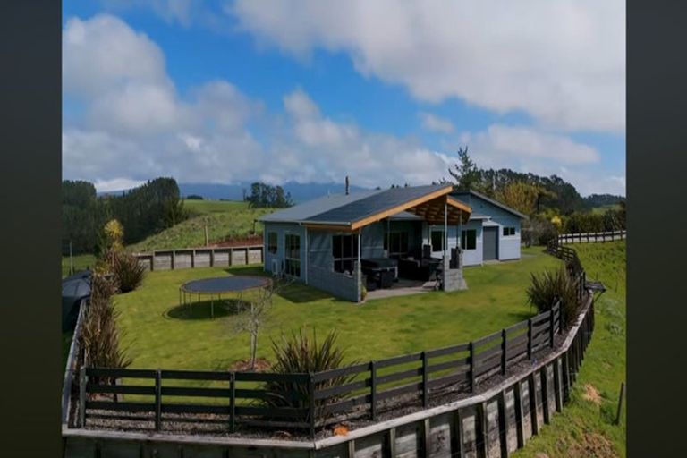 Photo of property in 350 Awai Road, Tarurutangi, New Plymouth, 4372