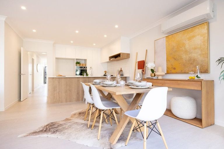 Photo of property in 51 Parkmore Drive, Rosehill, Papakura, 2113