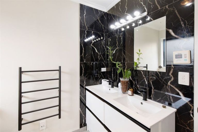 Photo of property in 2 Riverside Lane, Spencerville, Christchurch, 8083