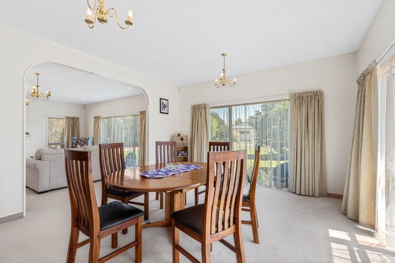 Photo of property in 6 Daffodil Grove, Carterton, 5713