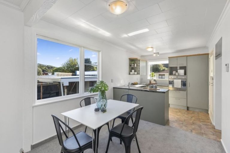 Photo of property in 22 Richard Grove, Stokes Valley, Lower Hutt, 5019