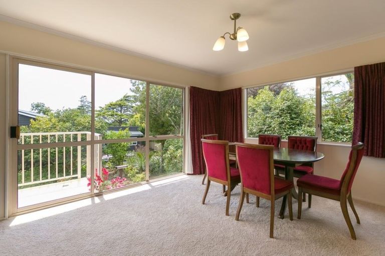 Photo of property in 12 Sequoia Grove, Merrilands, New Plymouth, 4312