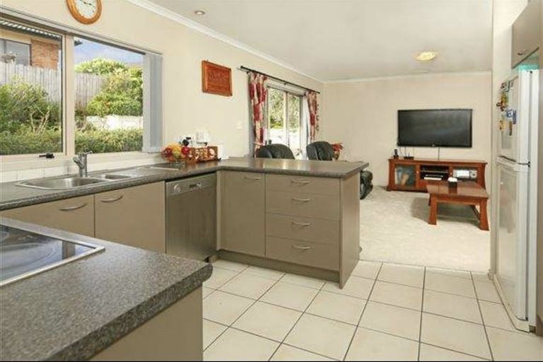 Photo of property in 4 Bibury Avenue, Henderson, Auckland, 0612