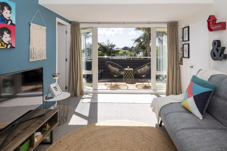 Photo of property in 14 Lynton Road, Bucklands Beach, Auckland, 2012