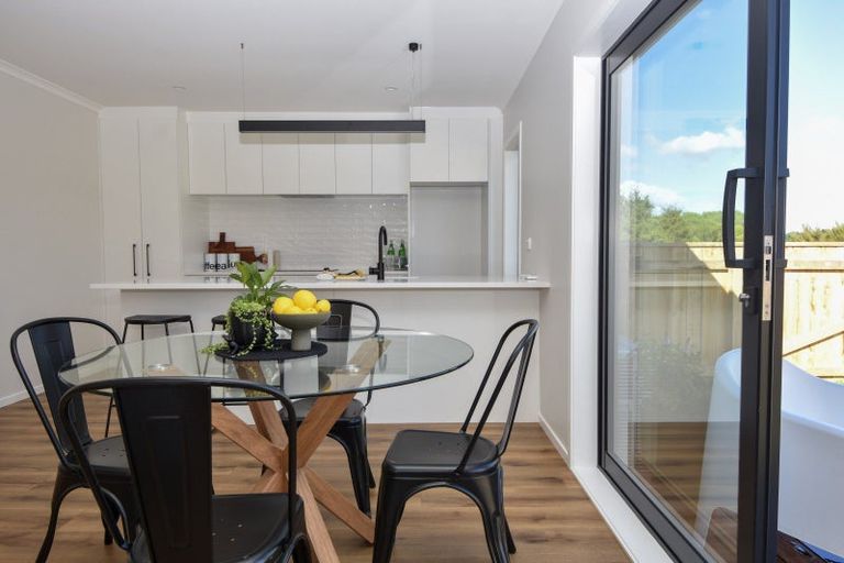 Photo of property in 4 Macrocarpa Lane, Carterton, 5713