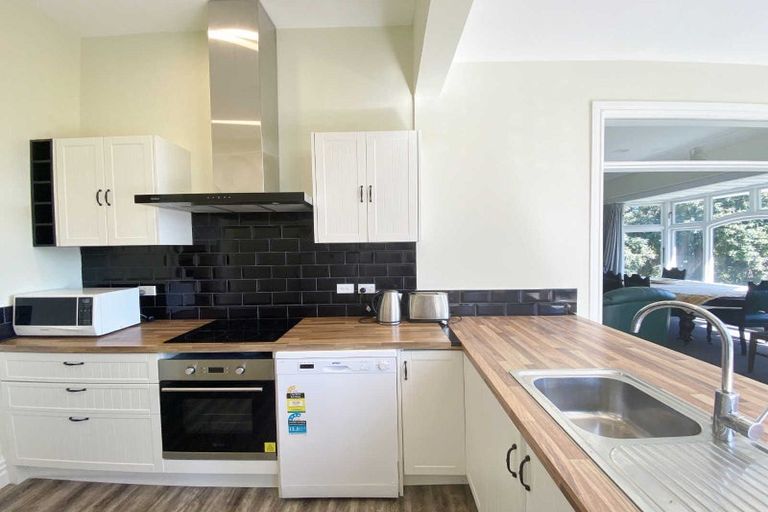 Photo of property in 31 Dyers Pass Road, Cashmere, Christchurch, 8022