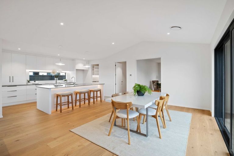 Photo of property in 5 Ferbane Way, Halswell, Christchurch, 8025