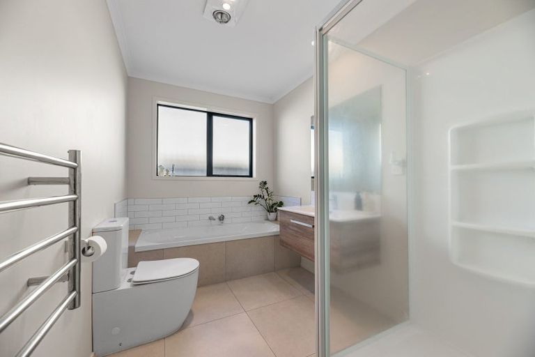 Photo of property in 16 Pioneer Crescent, Omokoroa, 3114